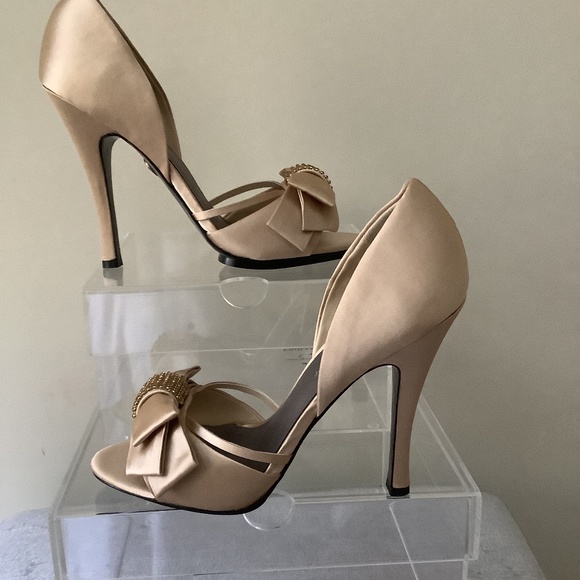 Adrienne Maloof - Picture 1 of 3